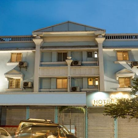 Treebo Trip Meadow Inn Mumbai  Buitenkant foto